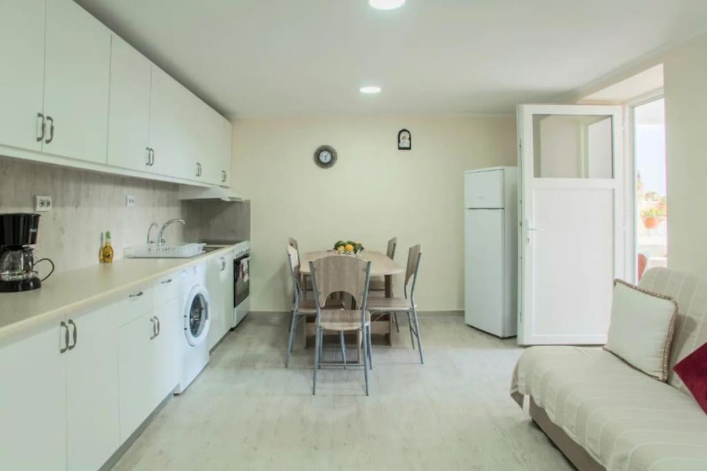 Апартаменты Newly Reconstructed Flat 107Sqm! Ханья Экстерьер фото